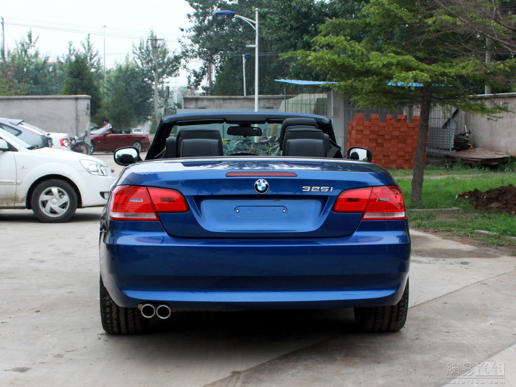 2010款宝马325i敞篷版