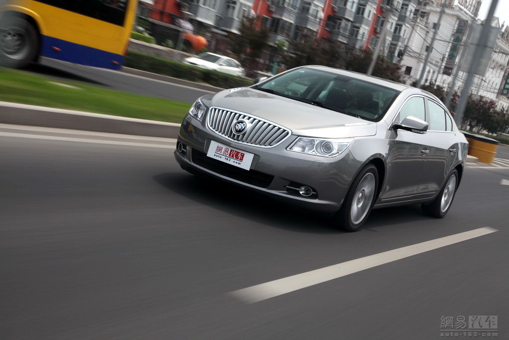 别克新君越 2010款2.0t豪雅版