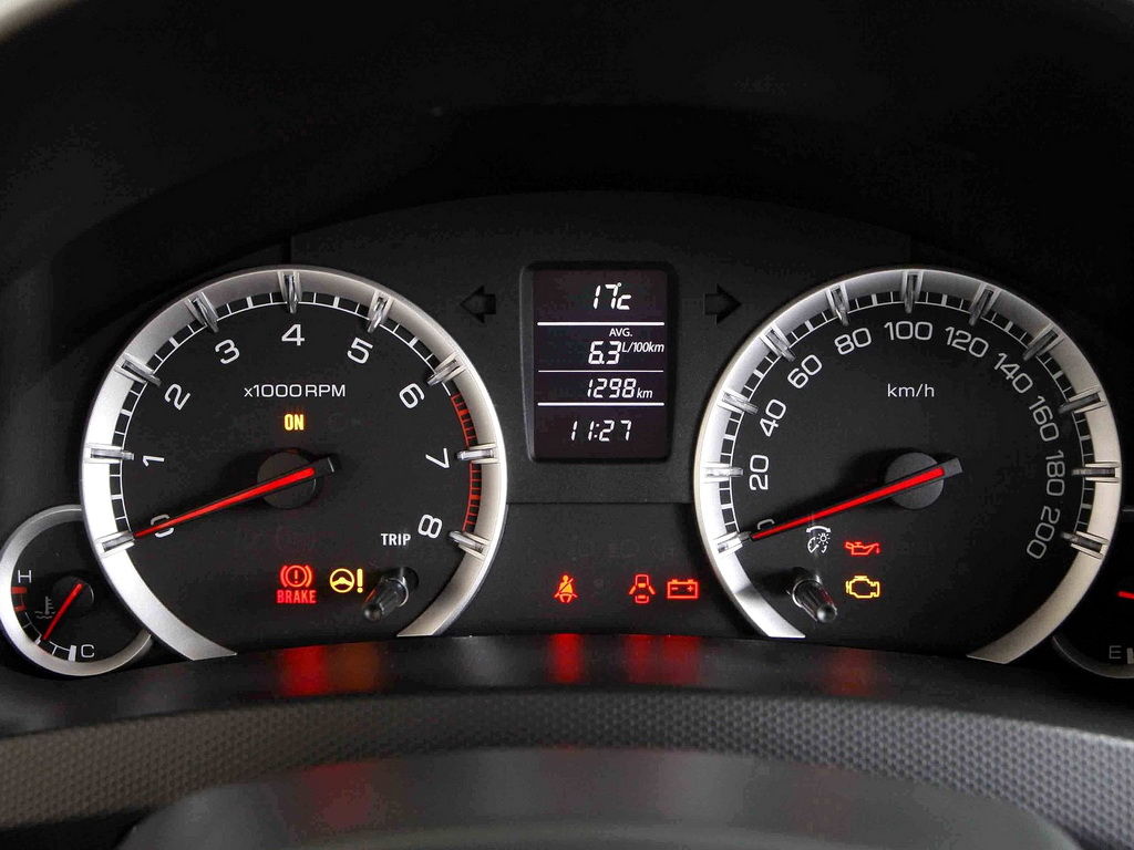 铃木速翼特 运动官图