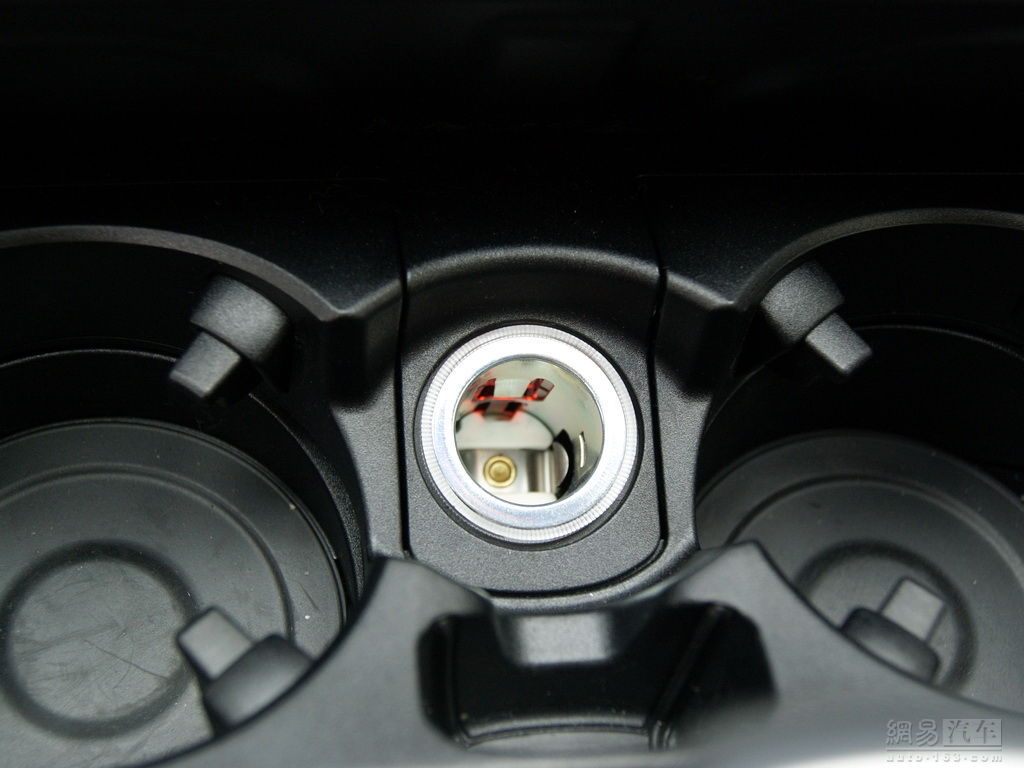 宝马5系 2011款 535li豪华型--前点烟器 / 207