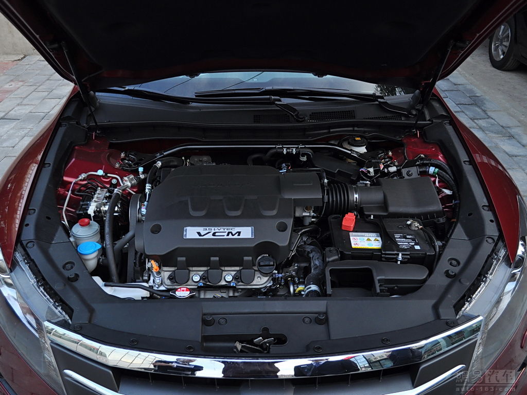 本田歌诗图2010款 3.5at旗舰版--发动机外观 / 341