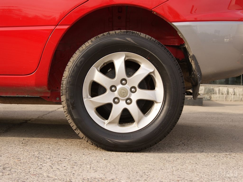 2010款 2.0mt四驱豪华型--轮胎整体(后轮) / 165