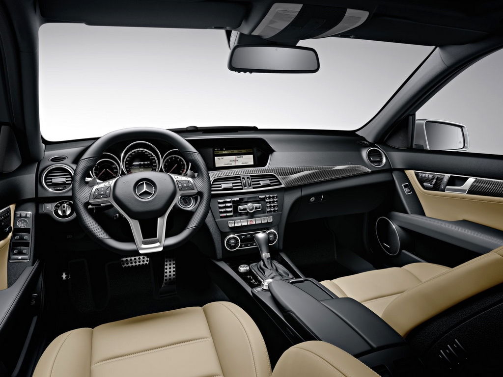 2012款奔驰c63 amg旅行版