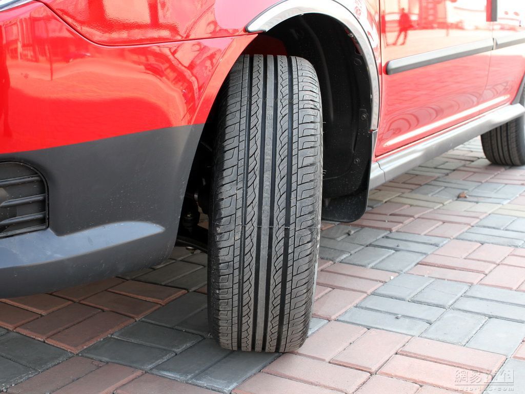 2011款英伦金鹰cross 1.5mt标准型--轮胎花纹