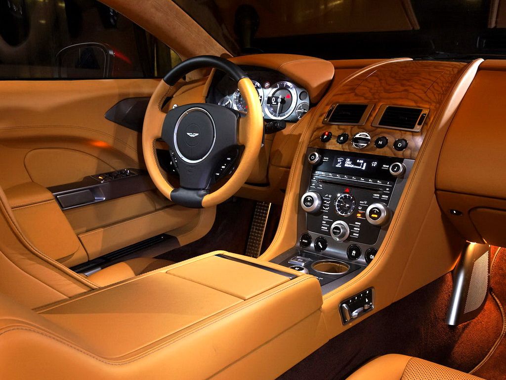 2010款阿斯顿马丁rapide