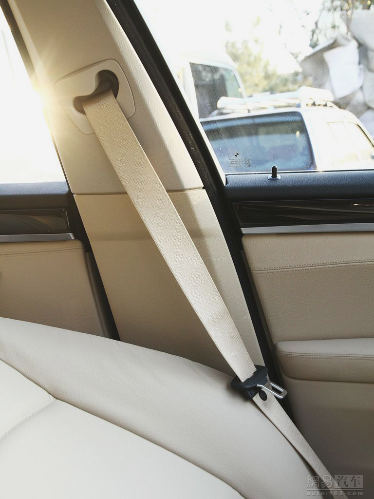 宝马5系 2012款 530li领先型--驾驶位安全带 / 168