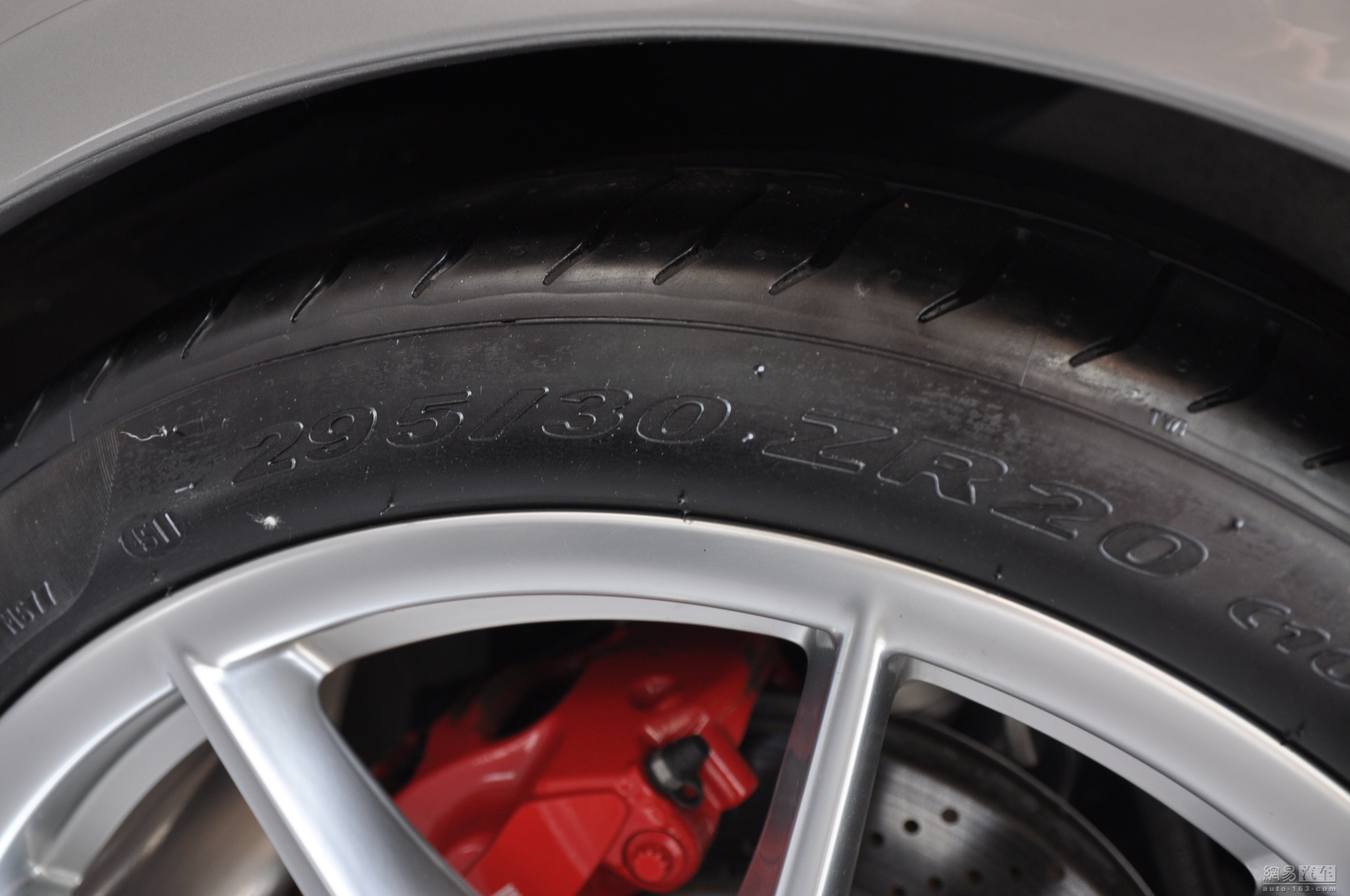 保时捷911 2012款 carrera s--轮胎规格尺寸(后轮) / 157