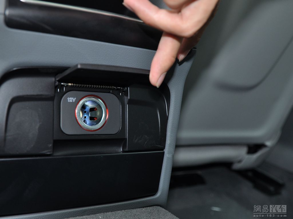 奥迪a4l 2013款 2.0tfsi at