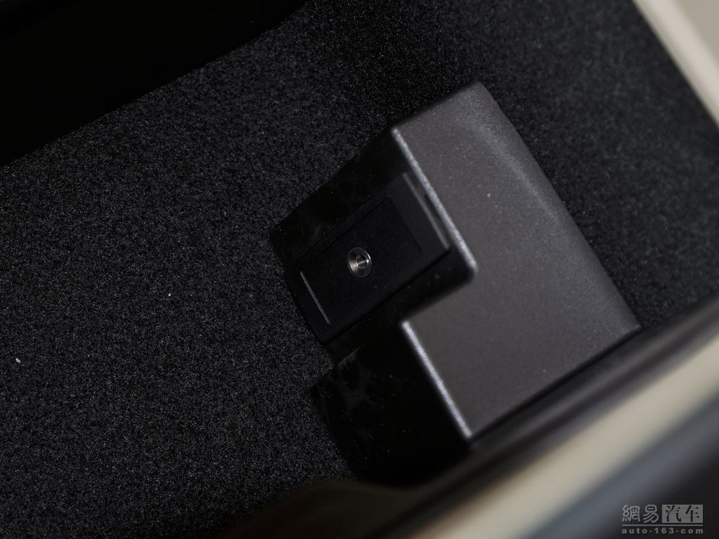 奔驰glk 2012款 glk300 4matic动感型--外接音频接口