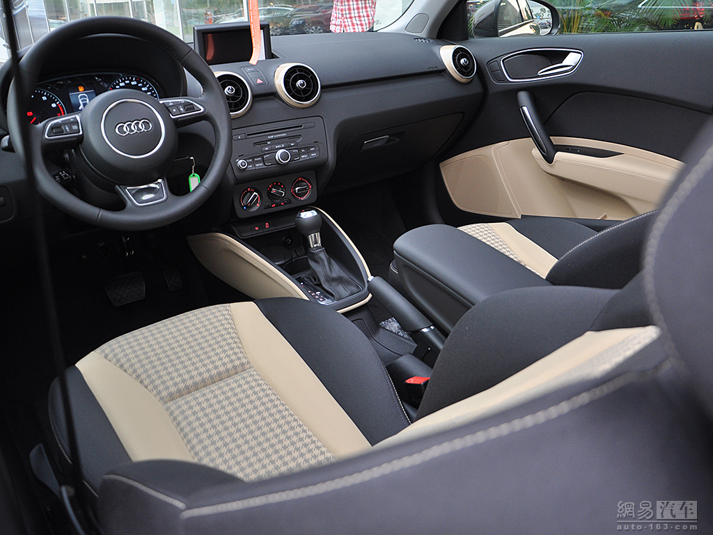 奥迪a1 2011款 sportback    tfsi ego plus--内饰自由 / 150