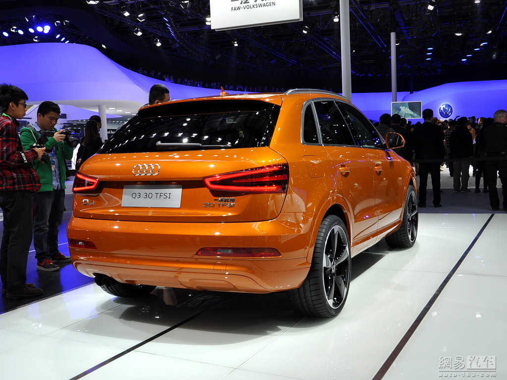 奥迪q3 30 tfsi