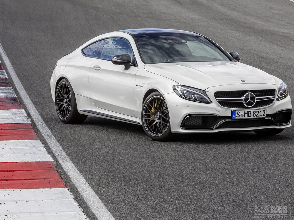 2017款奔驰c amg coupe官方图