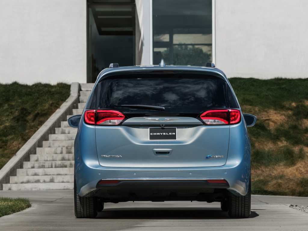 2017款克莱斯勒pacifica官方图