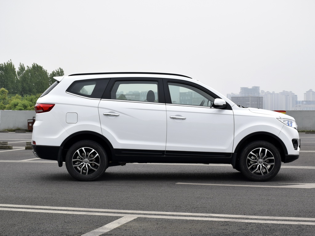 2016款力帆迈威实拍图